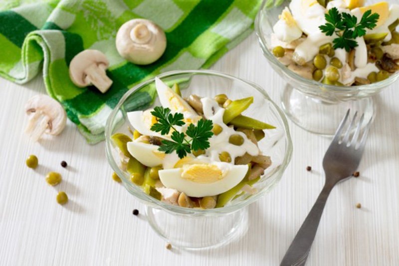 Салат из курицы с шампиньонами