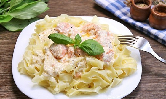 Фетуччини с семгой в сливочном соусе